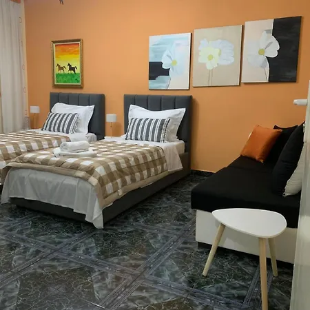 לינה וארוחת בוקר Dei